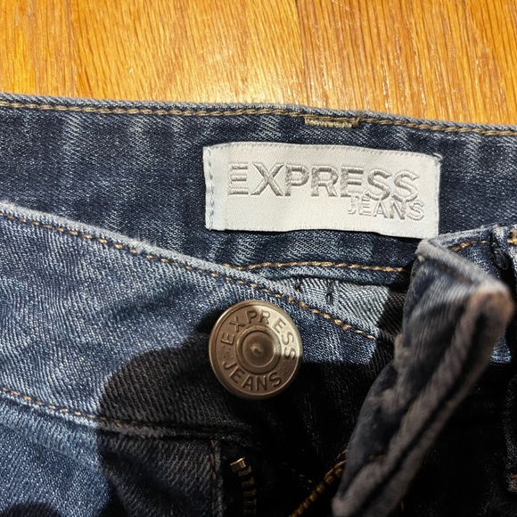 Express Low Rise Denim Shorts - Picture 3 of 3